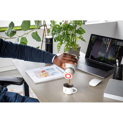 COMANECI. Dwuścienna butelka ze stali nierdzewnej (90% z recyklingu) z matowym wykończeniem 490 ml