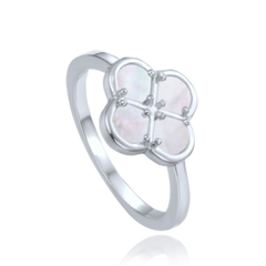 MINET Pierścien srebrny koniczyna z białą masą perłową wielkość 22