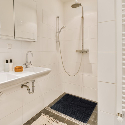 Mata podkładka antypoślizgowa do łazienki wanny pod prysznic czarna 55x55 cm