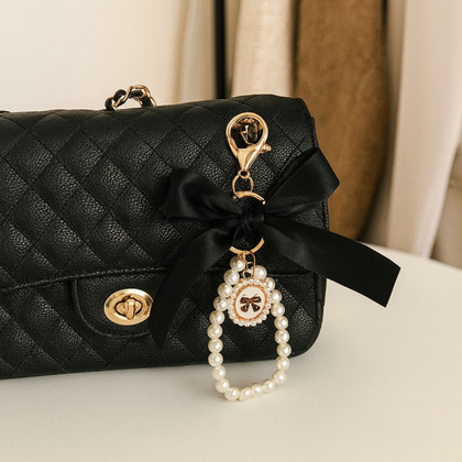 Brelok do kluczy z czarną KOKARDĄ i perłami BRL362CZ