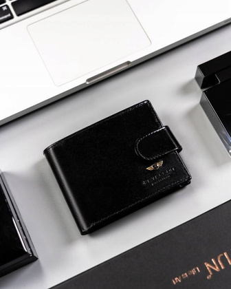 Maly skorzany portfel meski na zatrzask