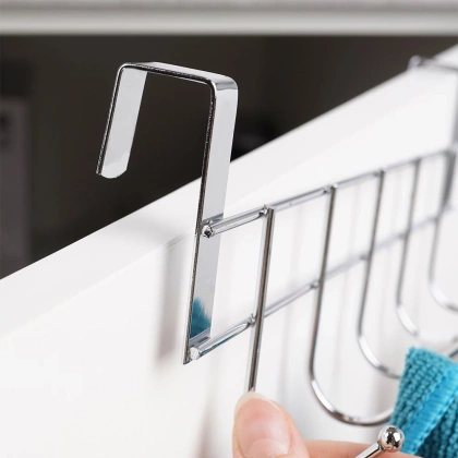 Wieszak na ręczniki łazienkowy na drzwi drzwiczki