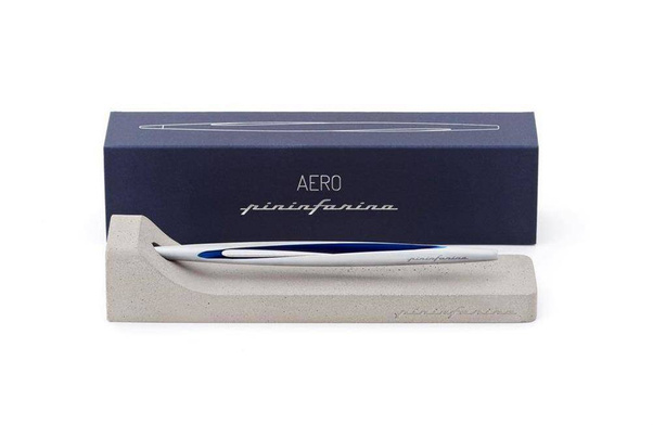 PININFARINA Segno Ethergraf® Aero z niebieskimi dodatkami