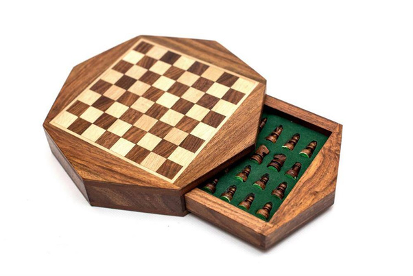 Szachy magnetyczne w ośmiokątnym pudełku drewnianym G236