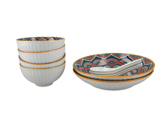 Kpl. 4 miseczek z łyżeczkami +  2 talerze