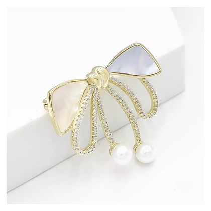 Broszka ozdobna złota KOKARDKA  masa perłowa i cyrkonie BZ197