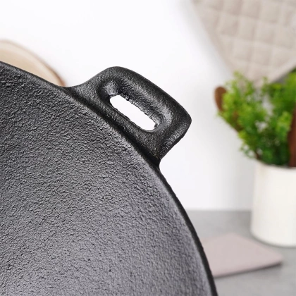Patelnia żeliwna wok talerz żeliwny z dwoma uchwytami okrągła 30 cm