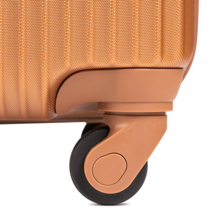 Średnia walizka WINGS 5398 M Calm Purple