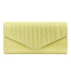 Damska torebka kopertówka z ozdobnym łańcuszkiem