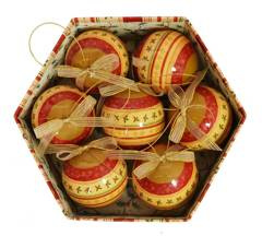 Kpl 7 bombek w ozdobnym pudełku