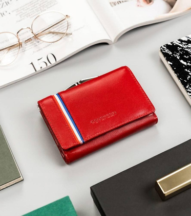 Skórzany portfel damski z systemem RFID zapinany na bigiel