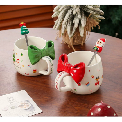 KUBEK ŚWIĄTECZNY Z KOKARDĄ - zestaw w pudełku z łyżeczką 400 ml KB25ZIE