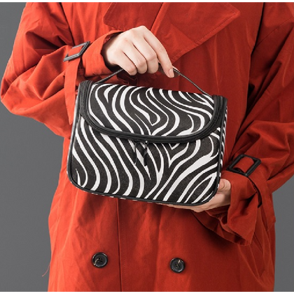 Kosmetyczka rozkładana kuferek zebra KS76