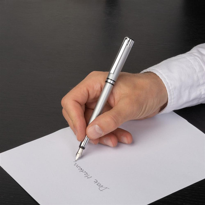 Wieczne pióro Hugo Boss Filament Chrome