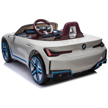 SAMOCHÓD ELEKTRYCZNY BMW i4 BIAŁY