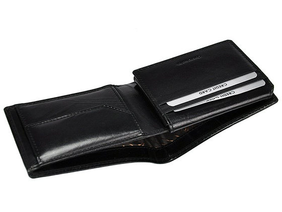 Kompaktowy czarny portfel ze skóry naturalnej wysokiej jakości