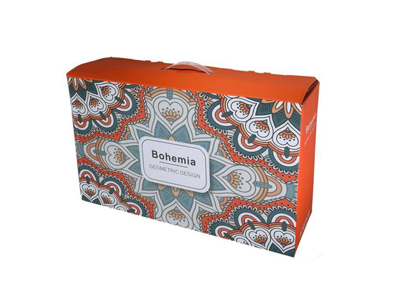 Kpl. 4 miseczek z łyżeczkami +  2 talerze