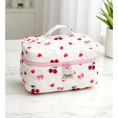 Kosmetyczka damska pikowana kuferek wisienki, kokardki 16 x 16 x 25 cm KS150