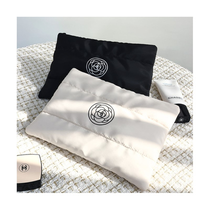 Kosmetyczka damska pikowana duża, wodoodporna czarna 22 x 31cm KS144CZ