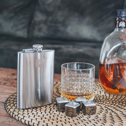 Stalowe kostki chłodzące do whiskey