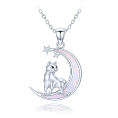 MINET Naszyjnik srebrny kot na księżycu z białymi i czarnymi cyrkoniami oraz białym opalem