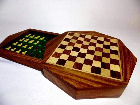 Szachy magnetyczne w ośmiokątnym pudełku drewnianym G236