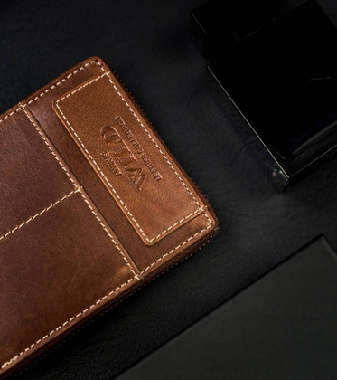 Duży, skórzany portfel męski na suwak