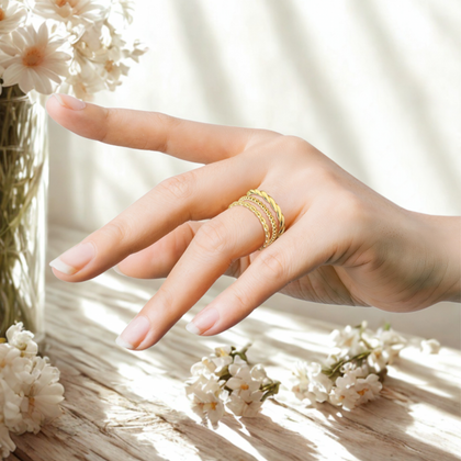 MINET Złoty pierścionek z kulkami Au 585/1000 rozm. 20 - 0,95g