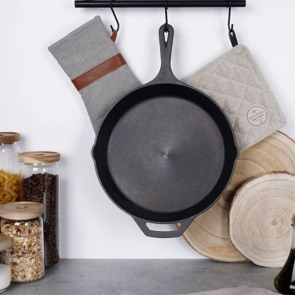 Patelnia żeliwna okrągła talerz żeliwny 30 cm indukcja gaz