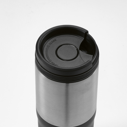 Pomaranczowy kubek podrózny ze stali nierdzewnej z recyklingu 640 ml