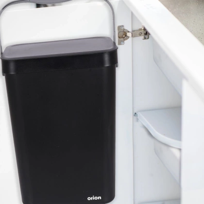 Kosz na śmieci odpady zawieszany na drzwi szafki czarny 10 l