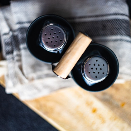 Solniczka i pieprzniczka w stojaku 3 el.