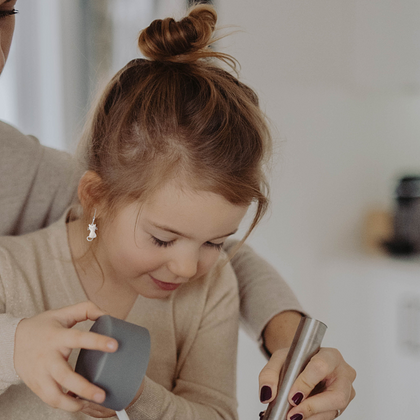 MINET Dziecięce srebrne kolczyki świecące KOTY