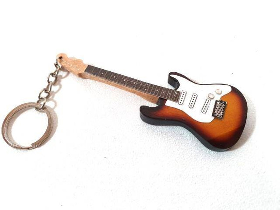 Breloczek - mini gitara J. Hendrix; mahoń - EGK-0320