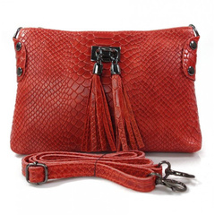 Skórzana włoska listonoszka ,wężowa skórka,frędzelki  czerwona  LP149R