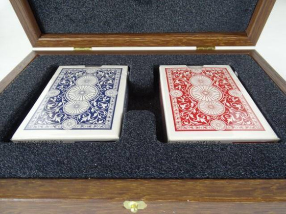 Ekskluzywne karty do gry w pudle drewnianym CXL20