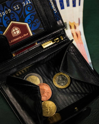 Skorzany portfel meski zapinany na zatrzask