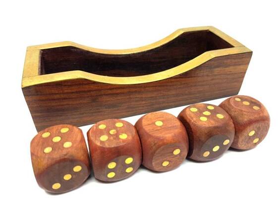 Gra w kości  w pudełku drewnianym GMS-0130
