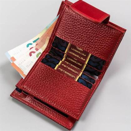 Mały, skórzany portfel damski w orientacji pionowej