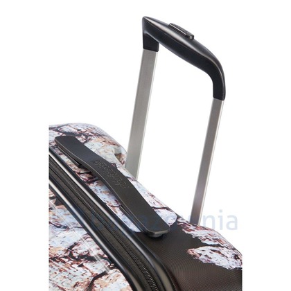 Średnia walizka AMERICAN TOURISTER WAVEBREAKER AVENGERS ROCK 85671 Multikolorowa